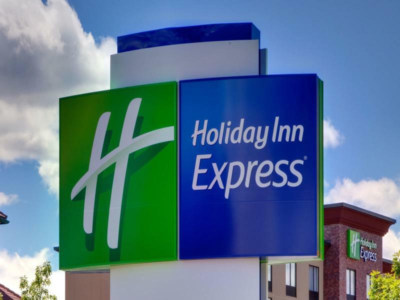 Holiday Inn Express Pratt, An Ihg Hotel Exterior photo