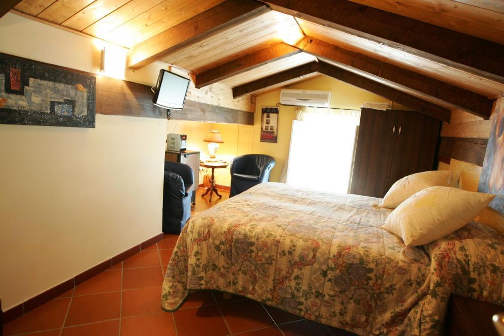 Hotel Ontani Salerno Room photo