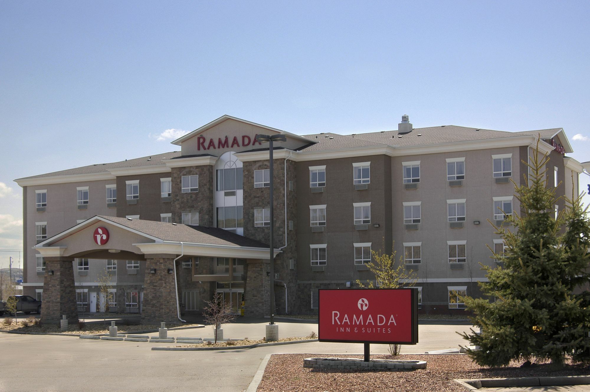 Ramada By Wyndham Drumheller Hotel & Suites Exterior photo