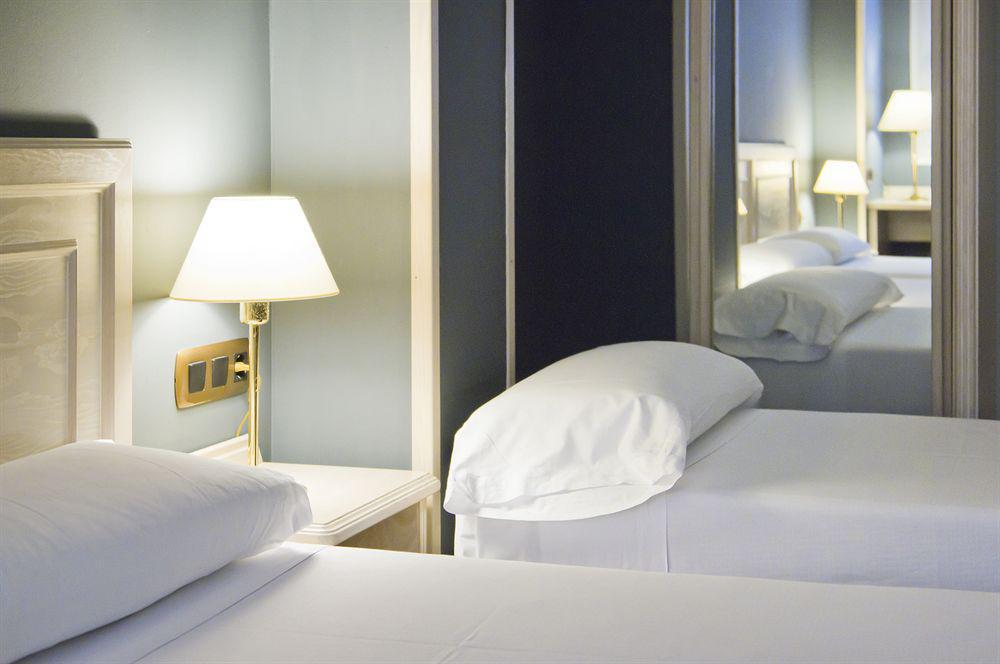 Ilunion Bel-Art Hotel Barcelona Room photo