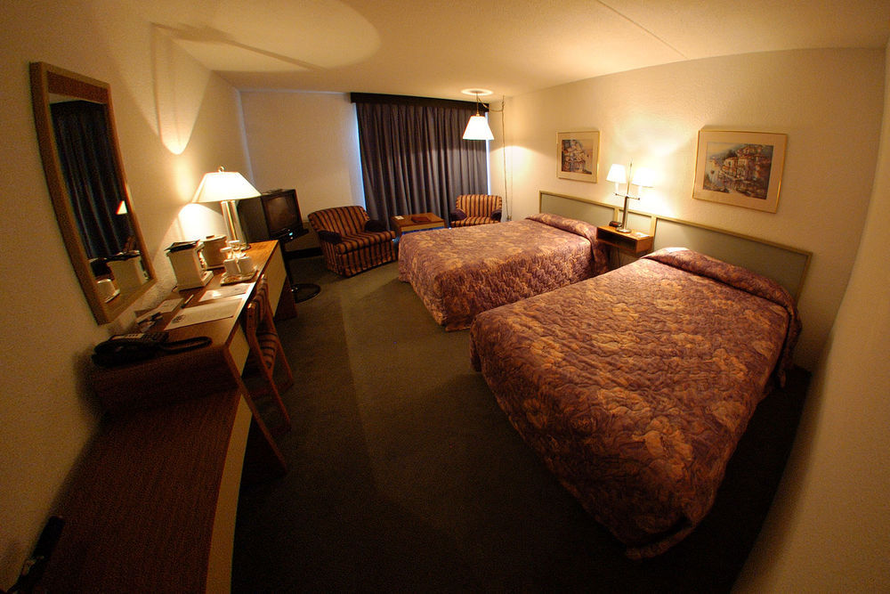 La Sagueneenne - Hotel Et Centre De Congres Saguenay Room photo