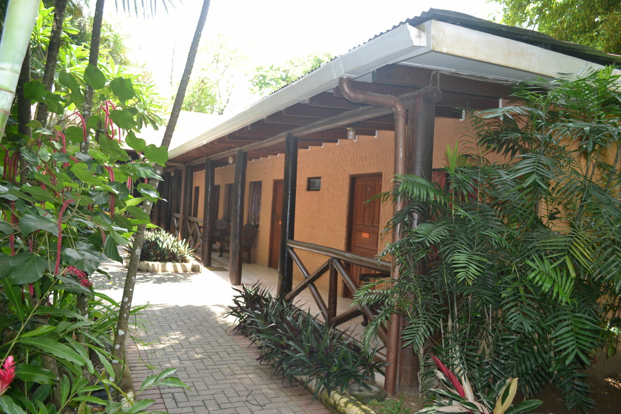 Diuwak Hotel Dominical Exterior photo