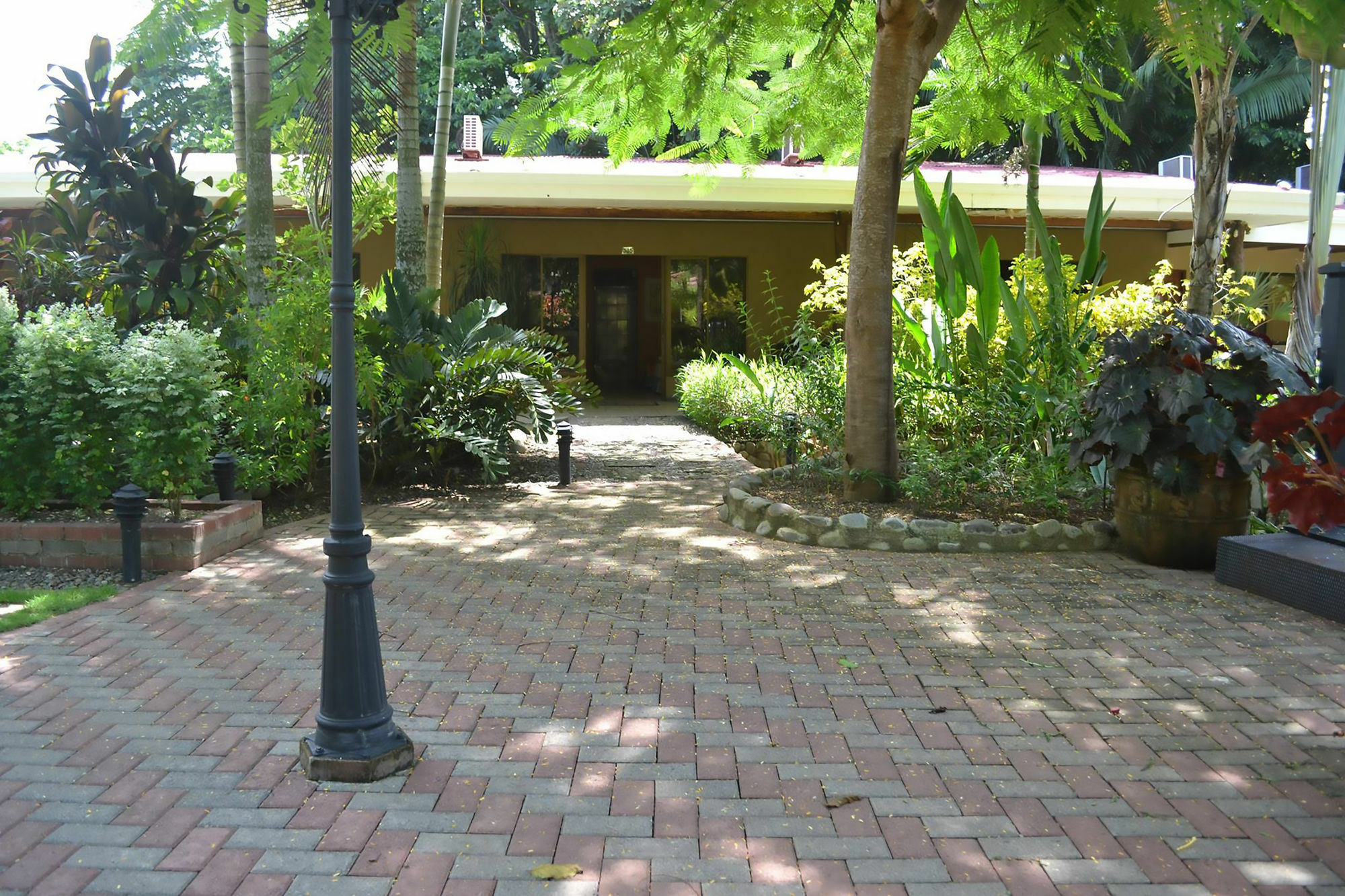 Diuwak Hotel Dominical Exterior photo