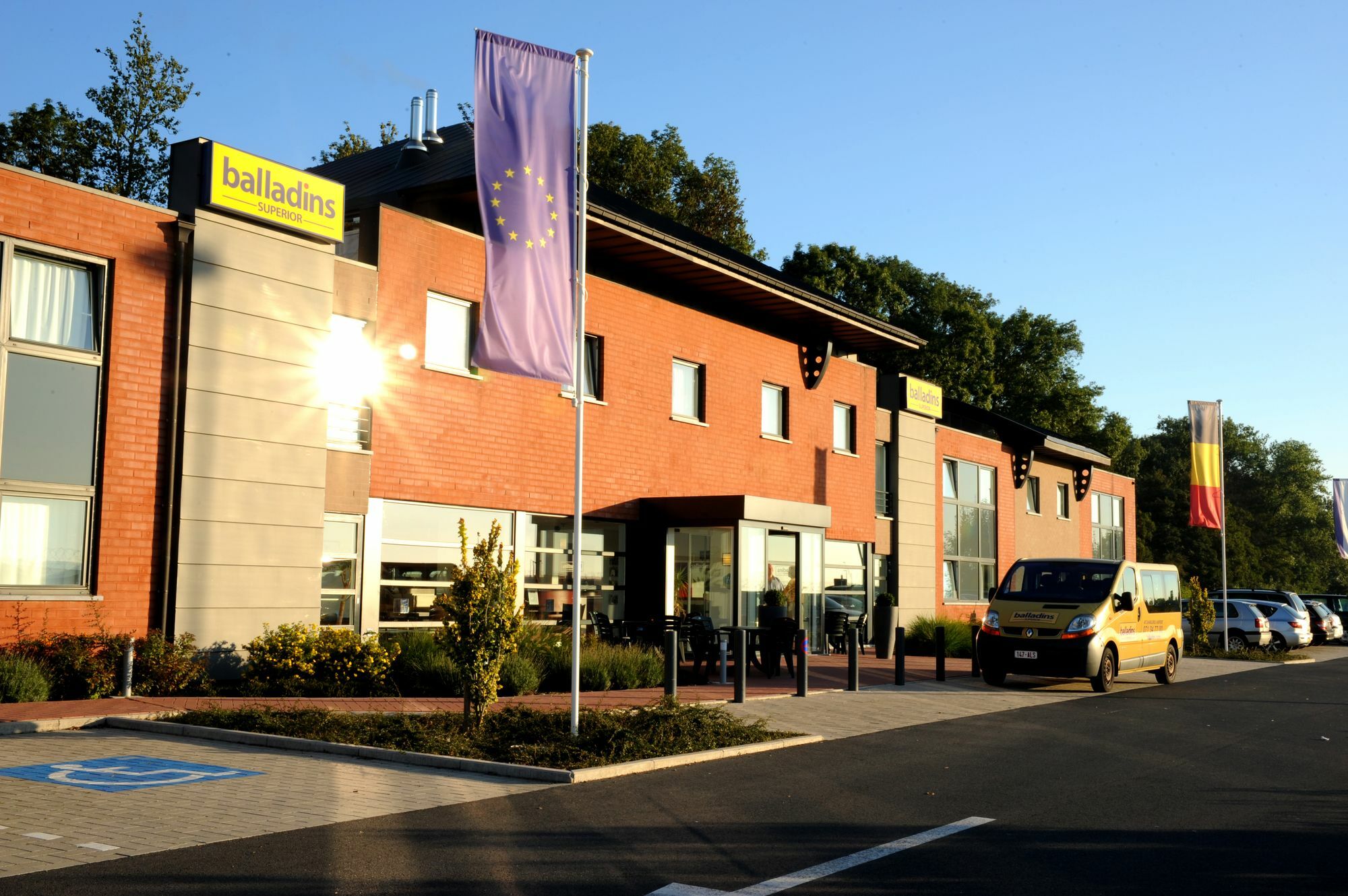 Dc Hotel Charleroi Airport Exterior photo