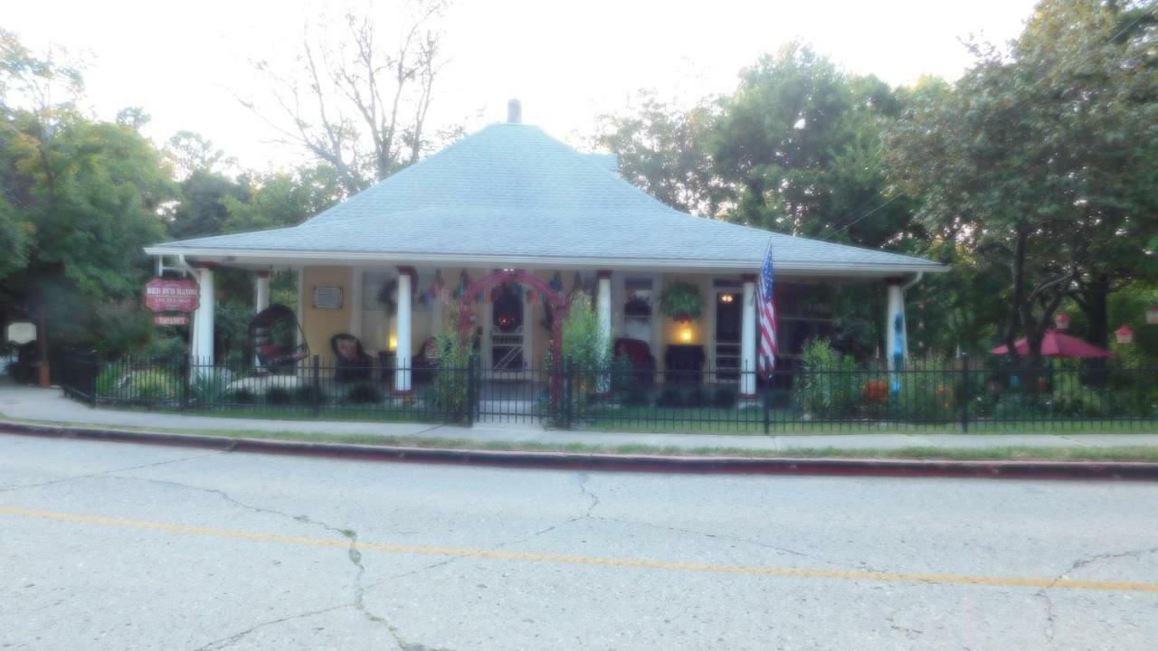 Red Bud Manor Inn Eureka Springs Exterior photo