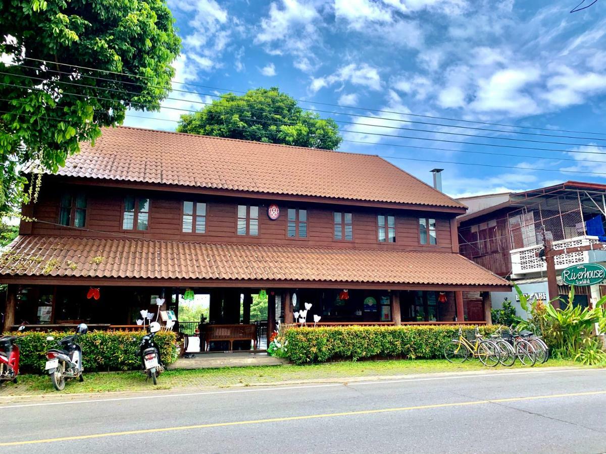 Riverhouse Hotel Mae Sariang Exterior photo