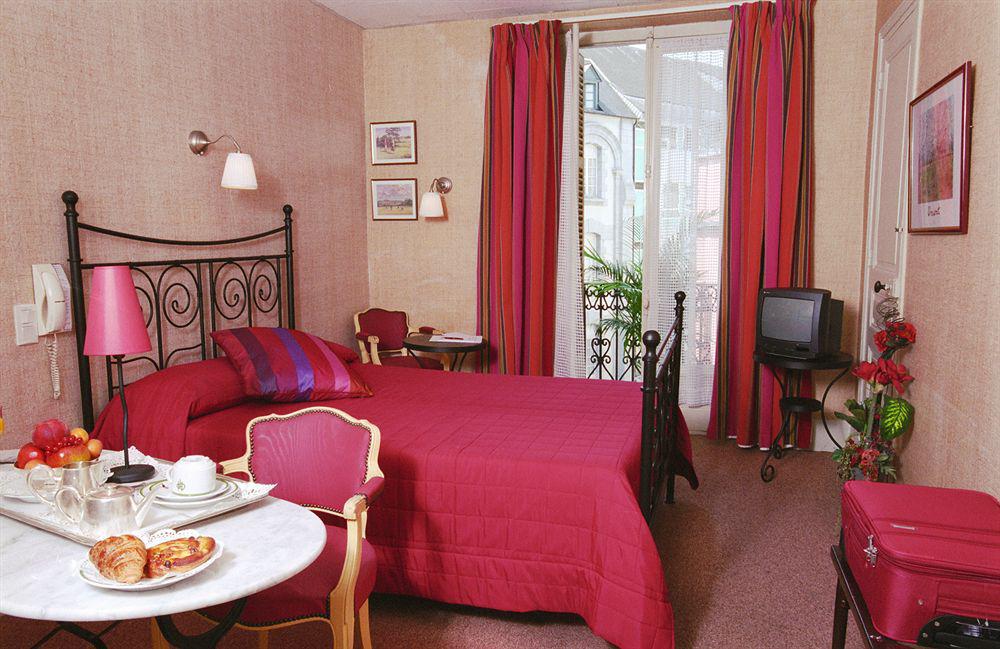 Hotel Chapelle Et Parc Lourdes Room photo