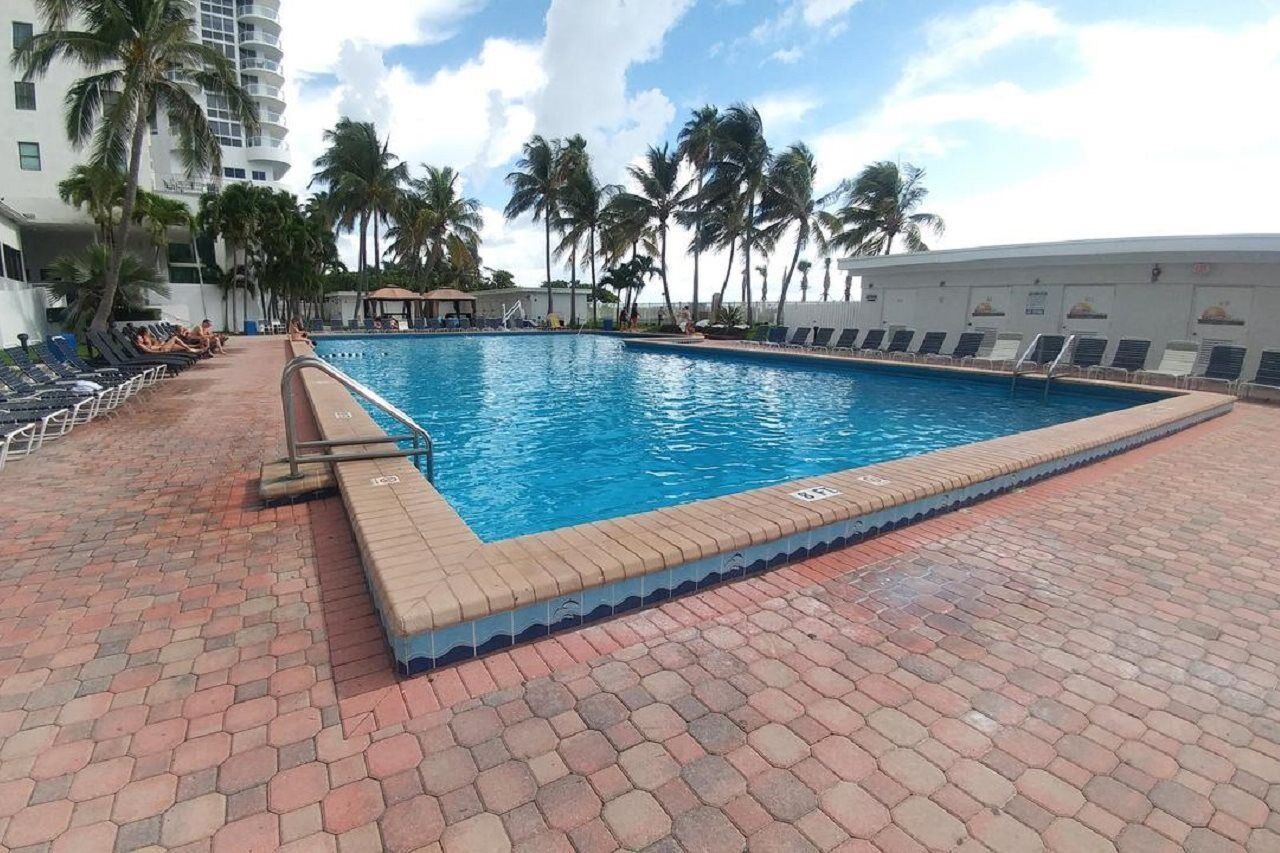 Casablanca On The Ocean East Tower Hotel Miami Beach Exterior photo