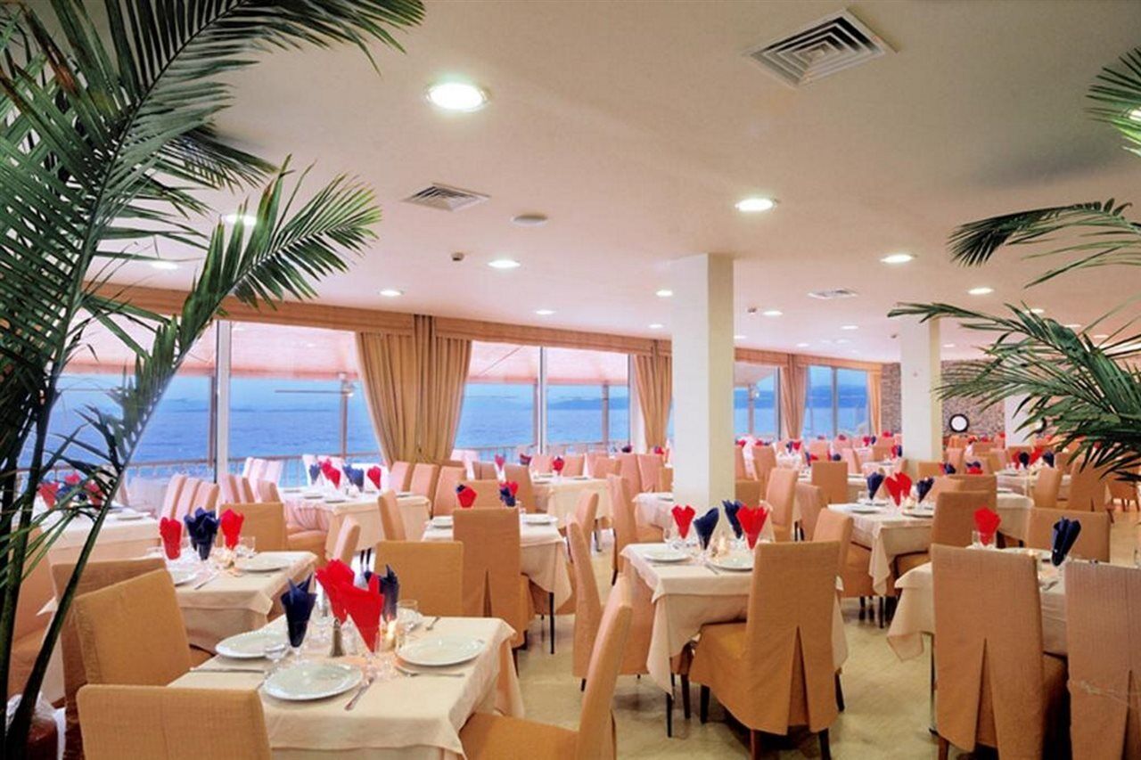 Kinetta Beach Resort And Spa Restaurant photo