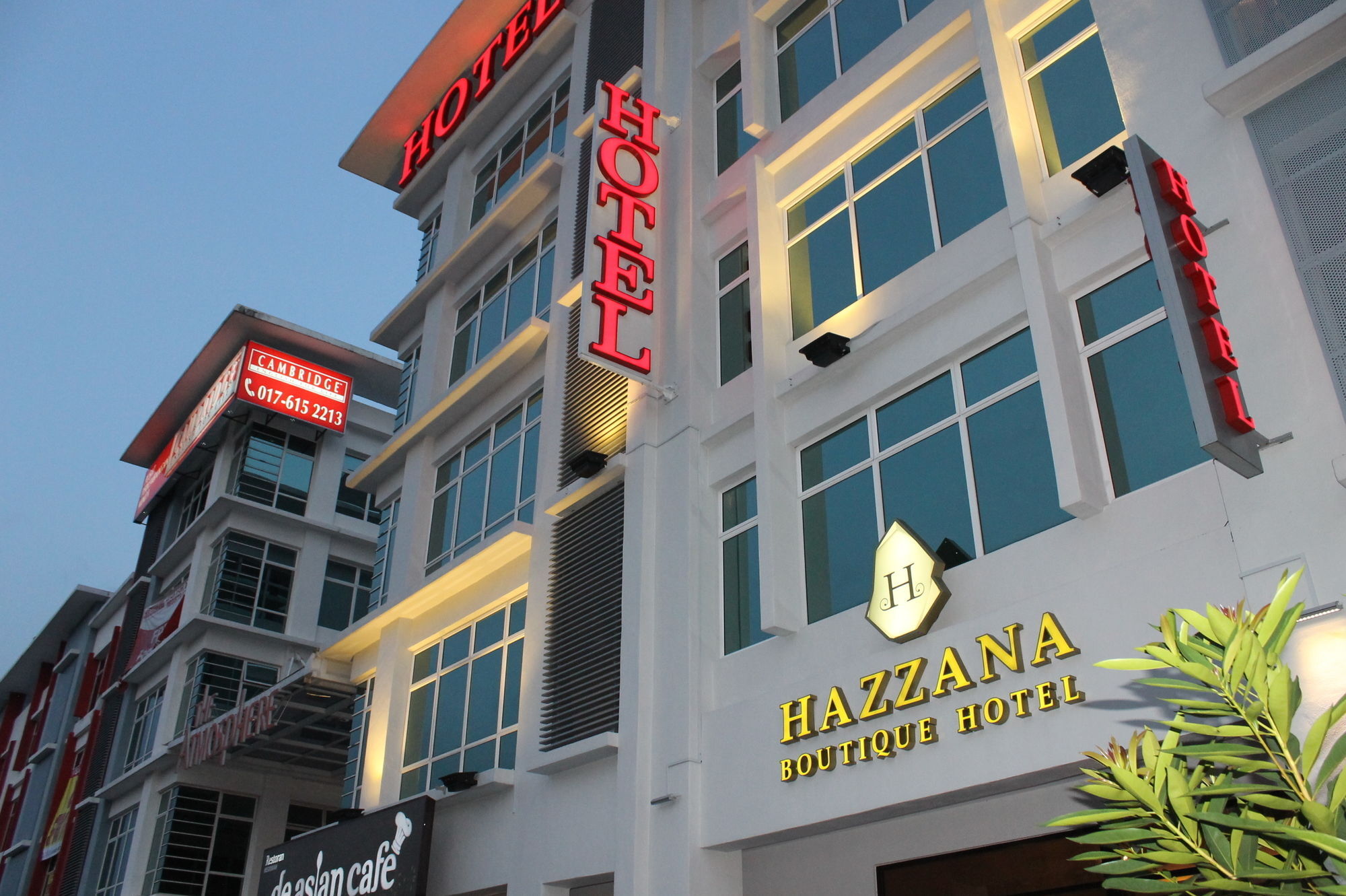 Hazzana Boutique Hotel Seri Kembangan Exterior photo