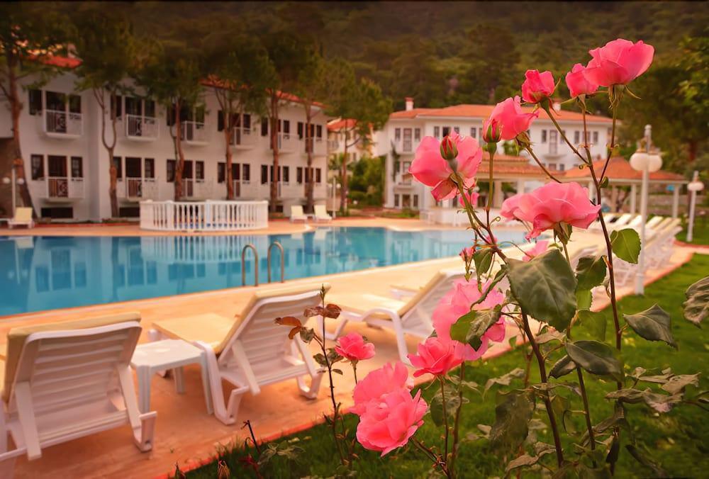 White Hotel Oludeniz Exterior photo