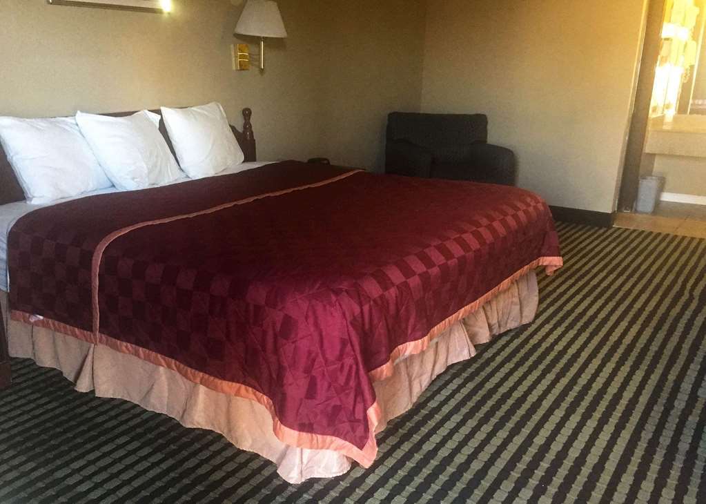 America'S Best Inn & Suites Eureka Room photo
