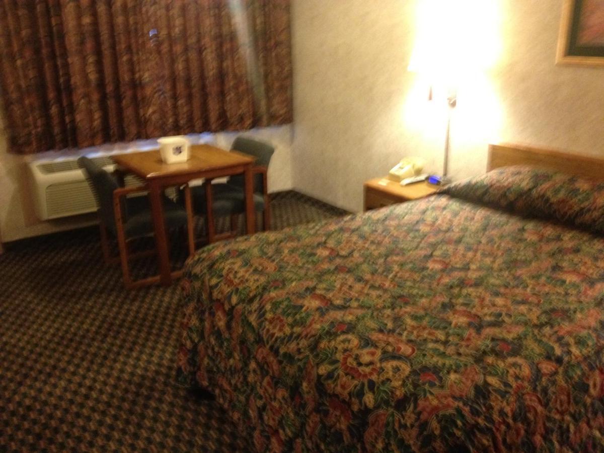 Richmond Inn And Suites Room photo