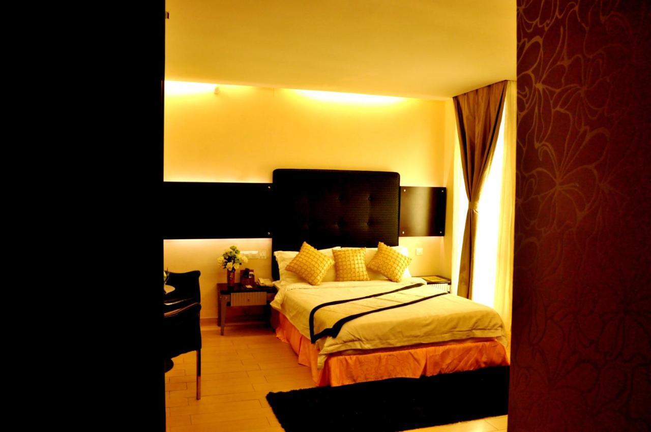 Shervinton Executive Boutique Hotel Tawau Room photo