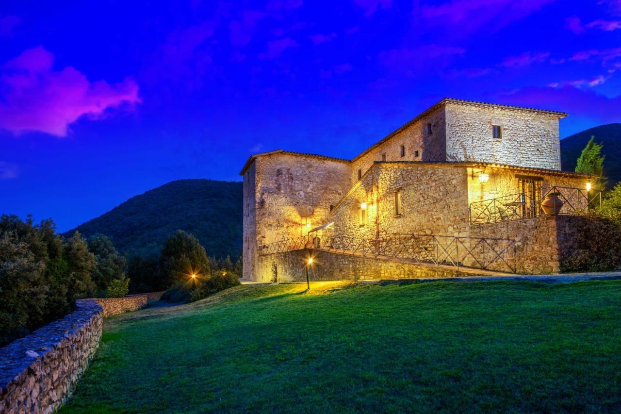 Castello Valenzino Aparthotel Pierantonio Exterior photo