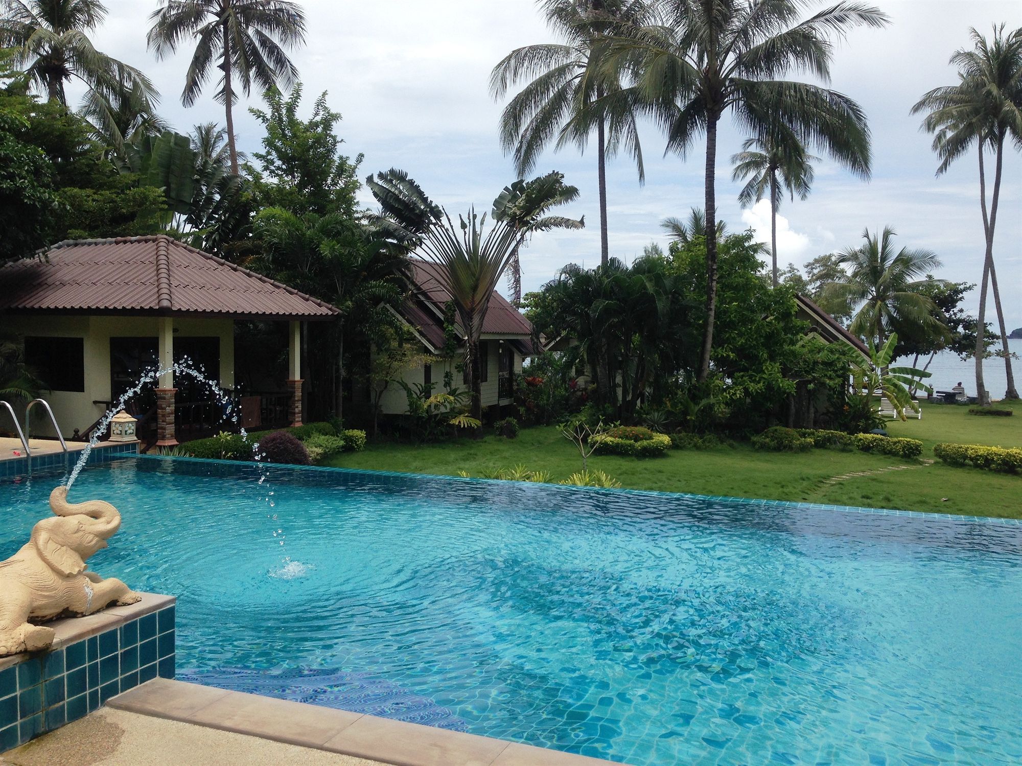 Koh Chang Bailan Beach Resort Exterior photo