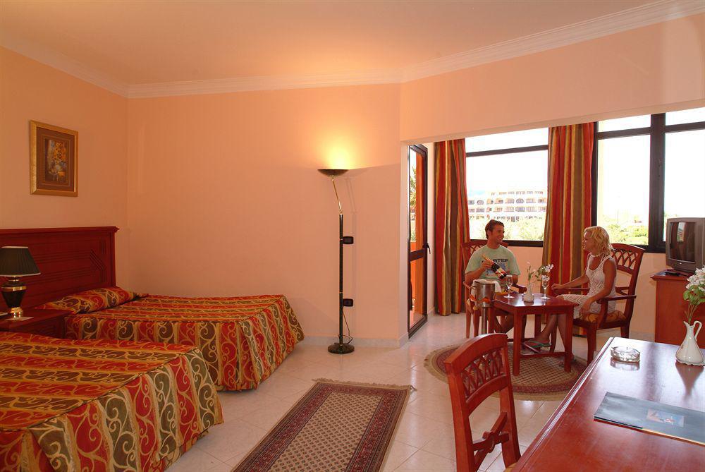 Golden 5 Diamond Beach Hotel & Resort Hurghada Room photo