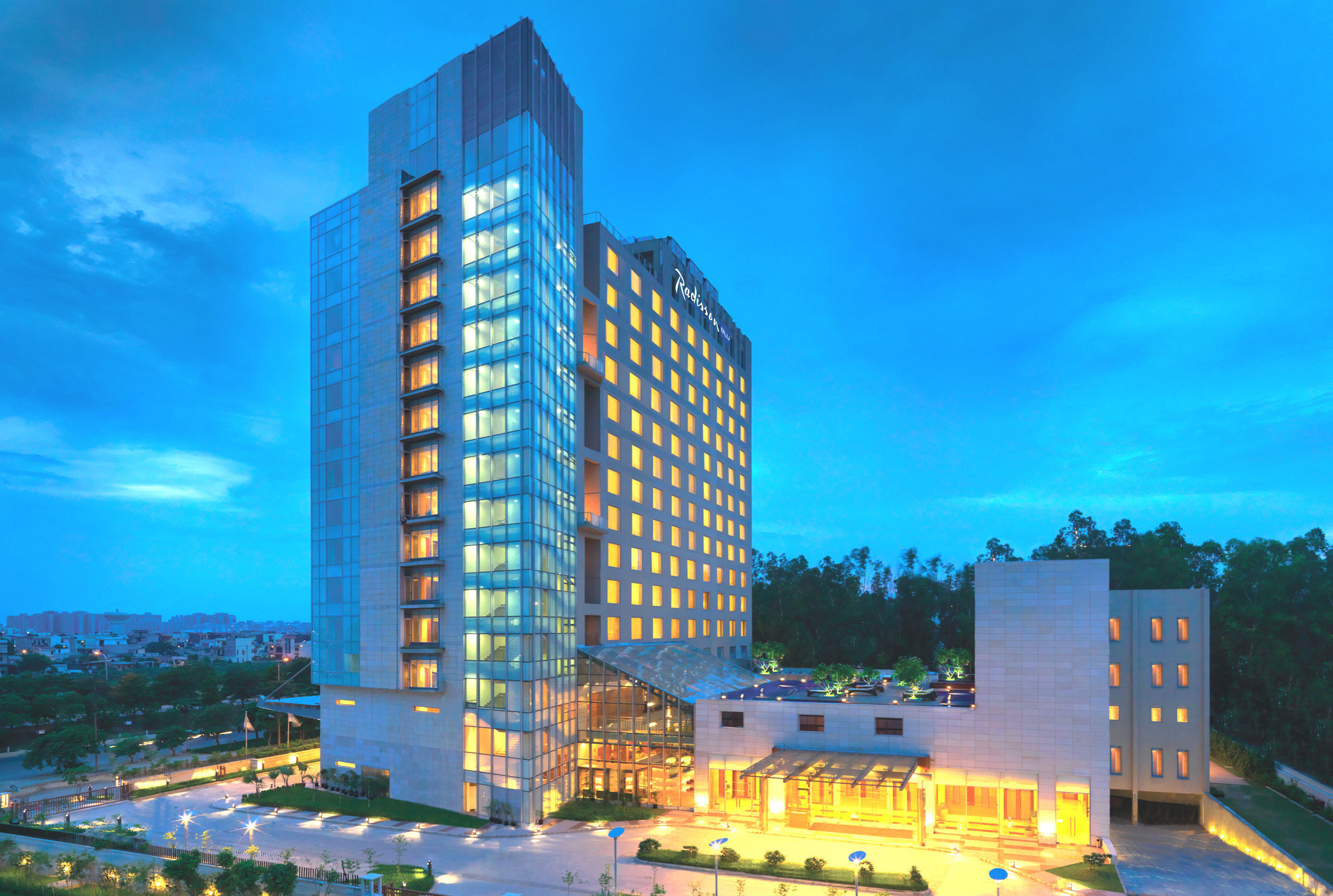 Radisson Blu Hotel, Greater Noida Exterior photo