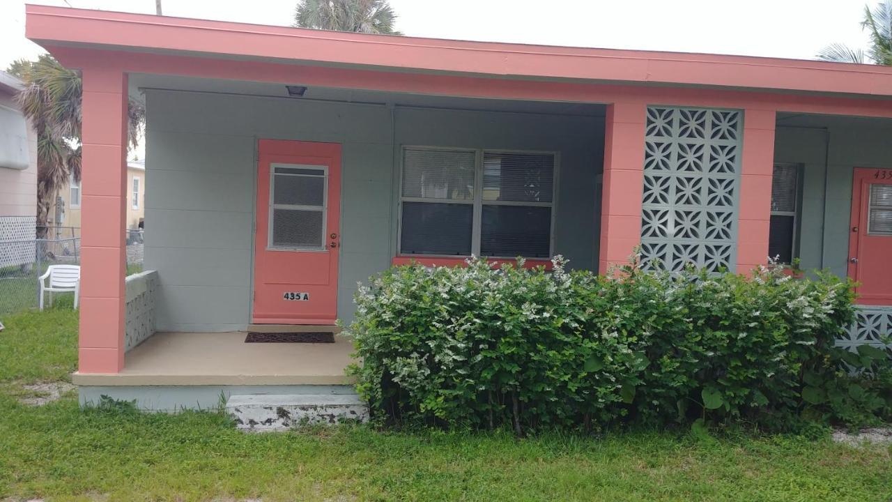 The Holiday Court Villas And Suites Fort Myers Beach Exterior photo