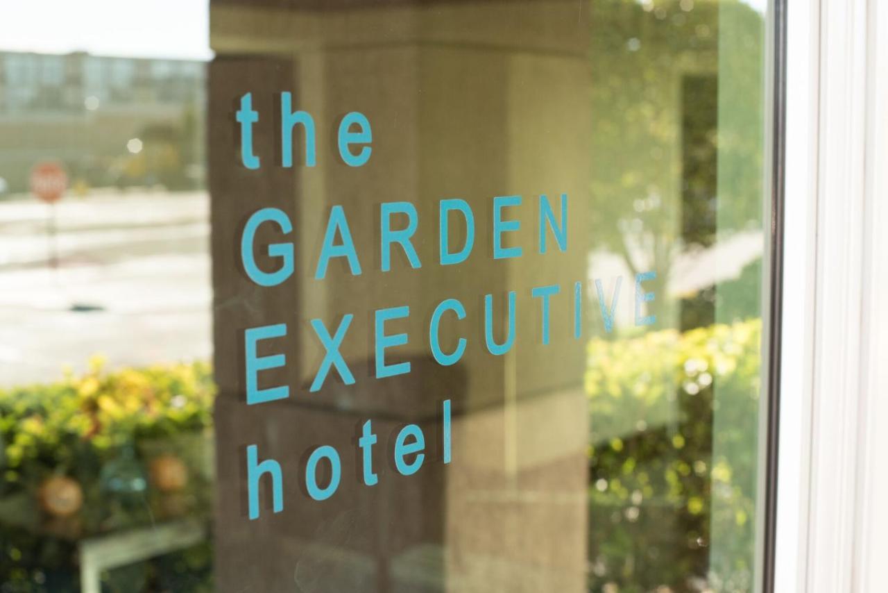 Garden Executive Hotel South Plainfield Exterior photo