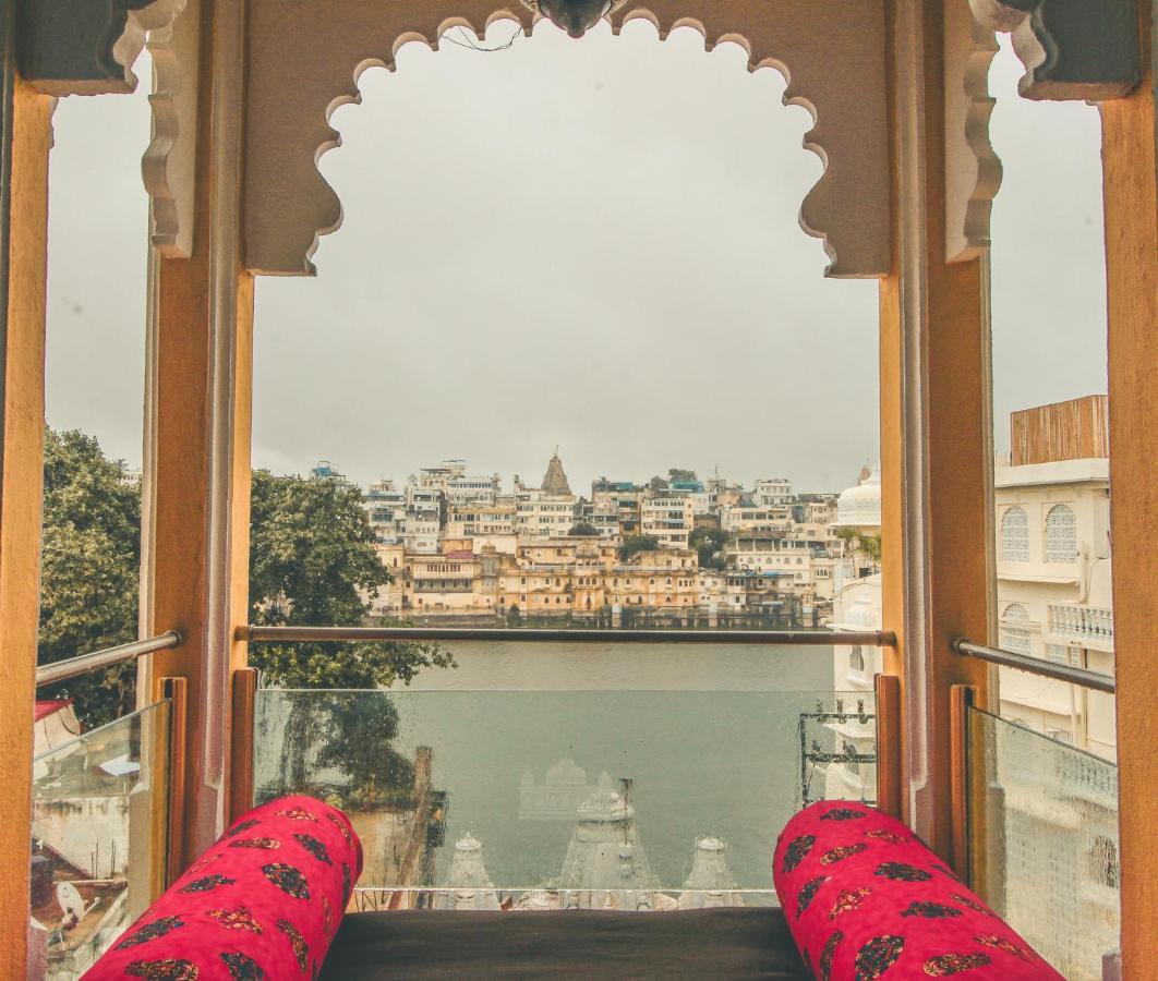 Hotel Mandiram Palace Udaipur Exterior photo