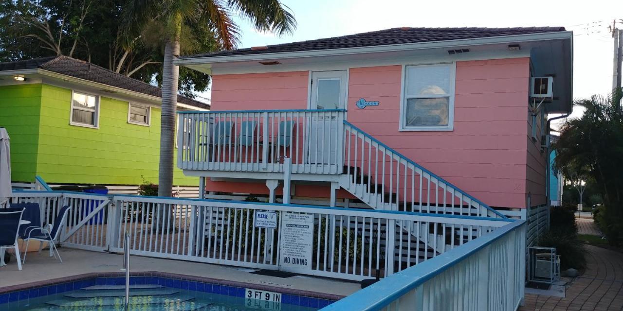 The Holiday Court Villas And Suites Fort Myers Beach Exterior photo