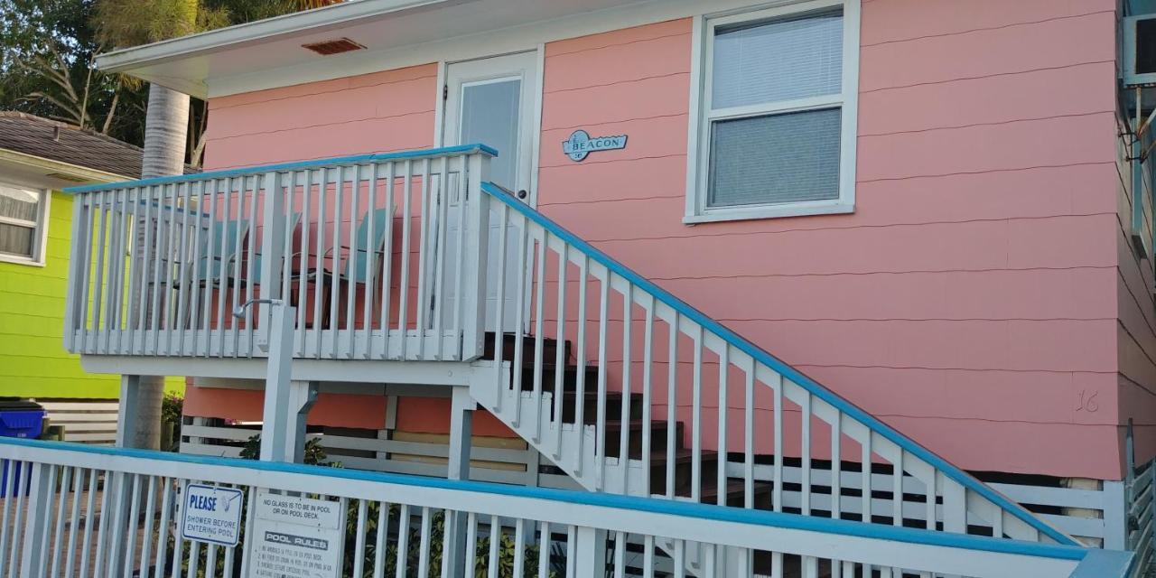 The Holiday Court Villas And Suites Fort Myers Beach Exterior photo