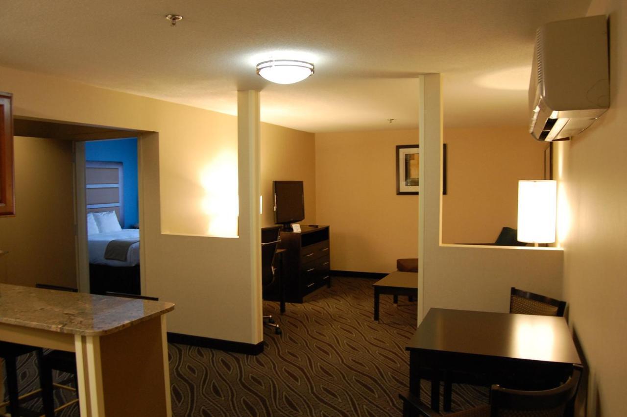 Holiday Inn Express - Ludlow - Chicopee Area, An Ihg Hotel Exterior photo