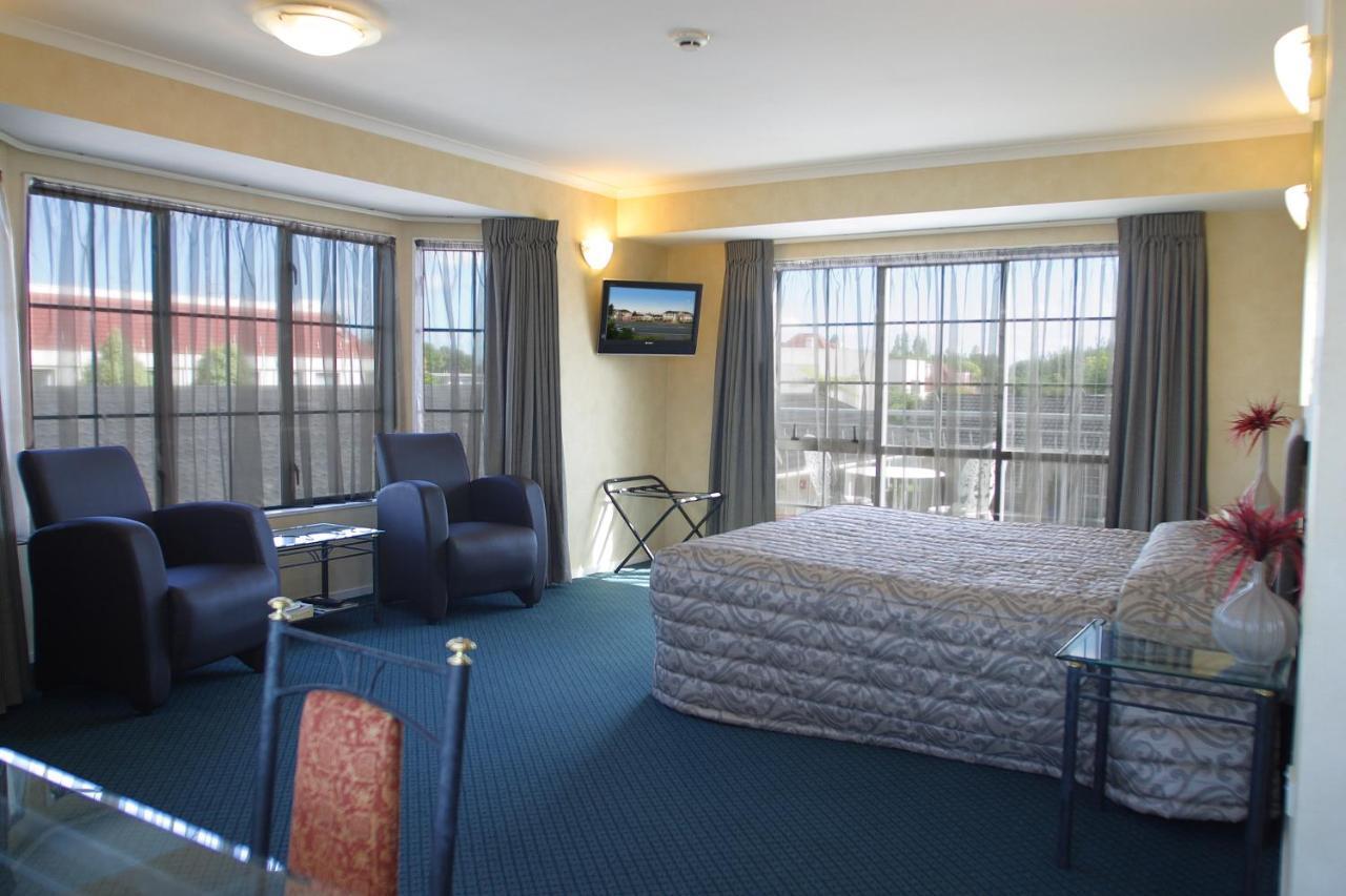 Barclay Motel Hamilton Room photo