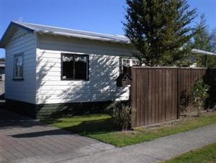 Cosy Town House Hotel Taupo Exterior photo