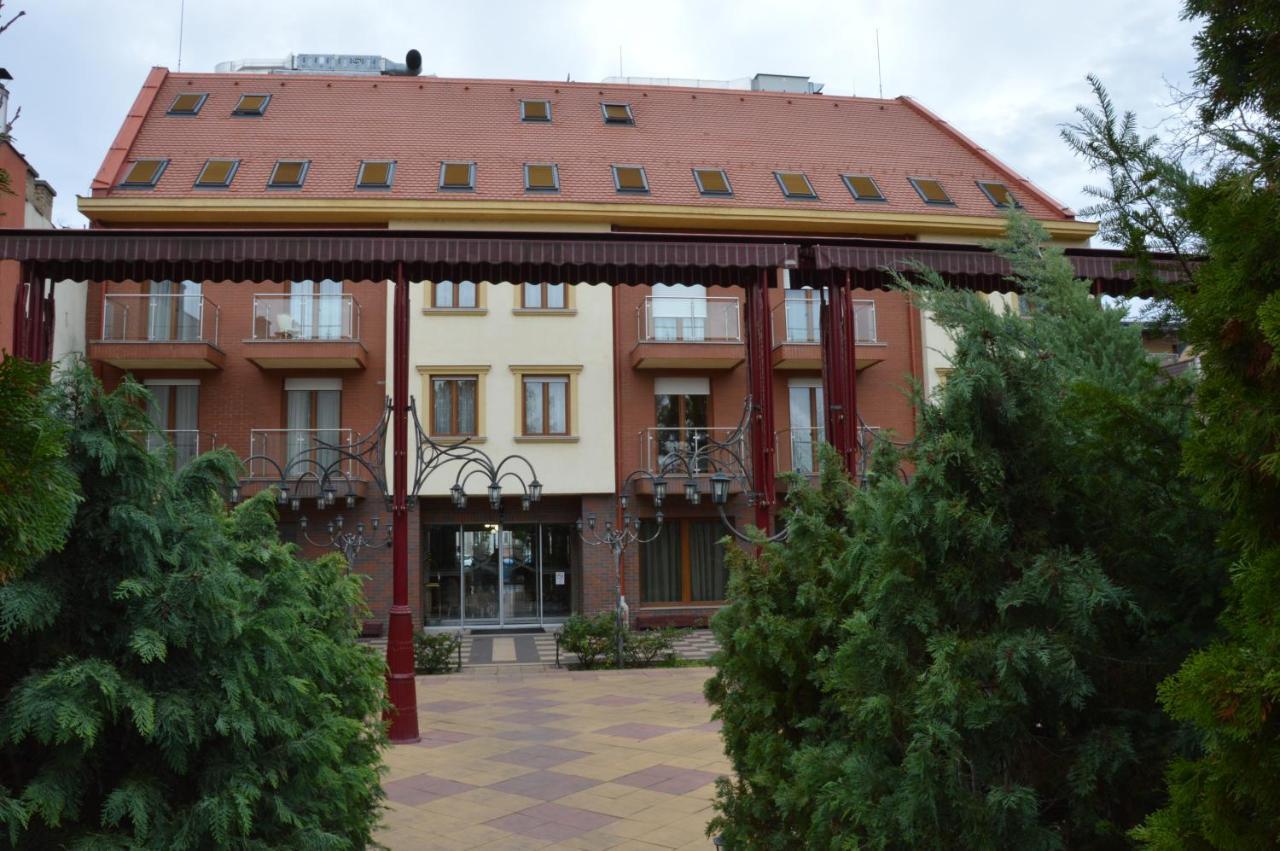 Hotel Obester Debrecen Exterior photo