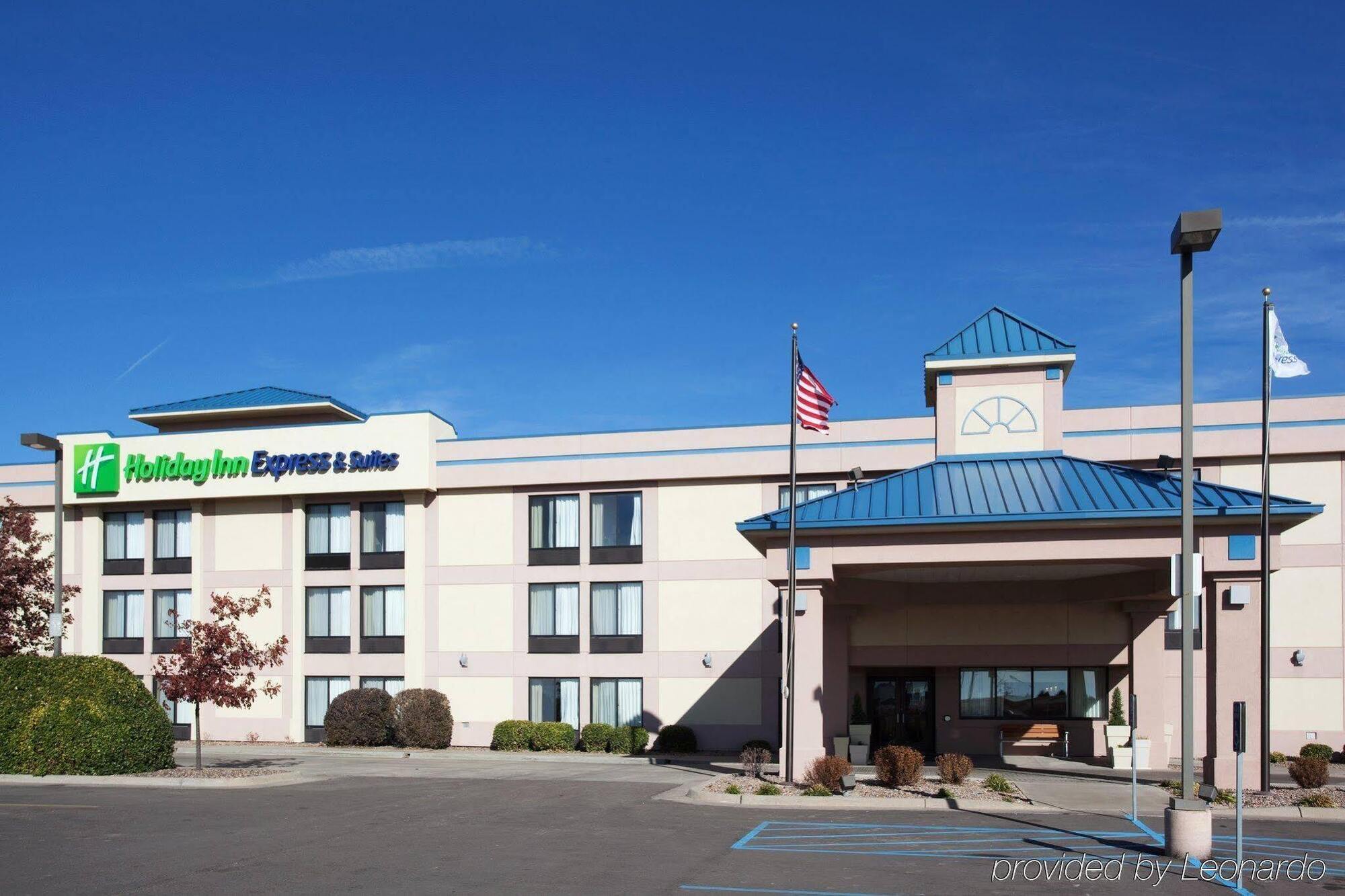 Holiday Inn Express Hotel & Suites Colby, An Ihg Hotel Exterior photo