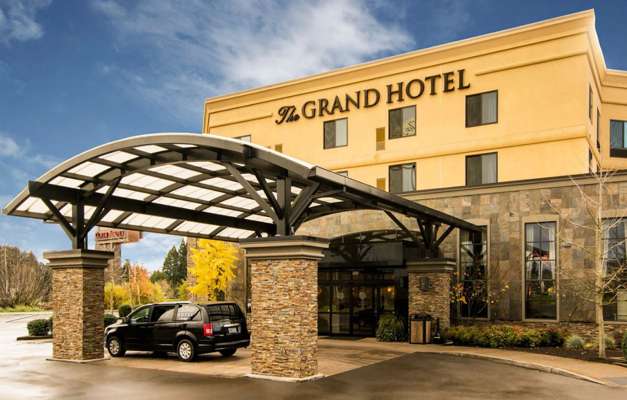Grand Hotel At Bridgeport Tigard Exterior photo