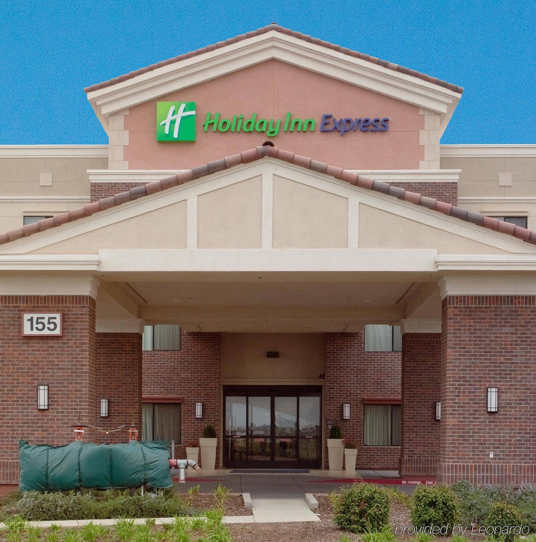 Holiday Inn Express Hotel & Suites Lincoln-Roseville Area, An Ihg Hotel Exterior photo