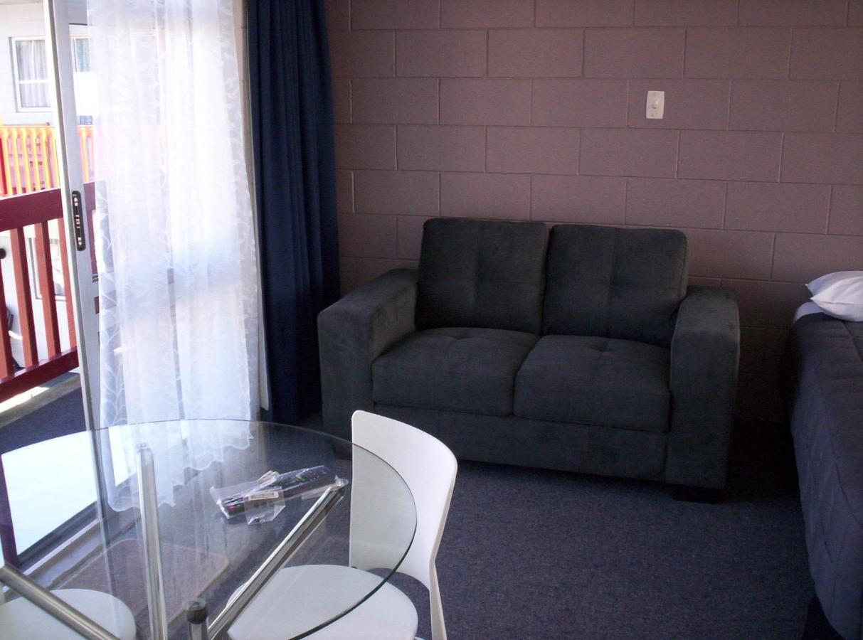 Broadway Motor Inn Palmerston North Room photo