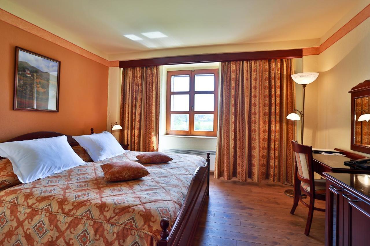 Romantic Hotel Mlyn Karlstejn Room photo