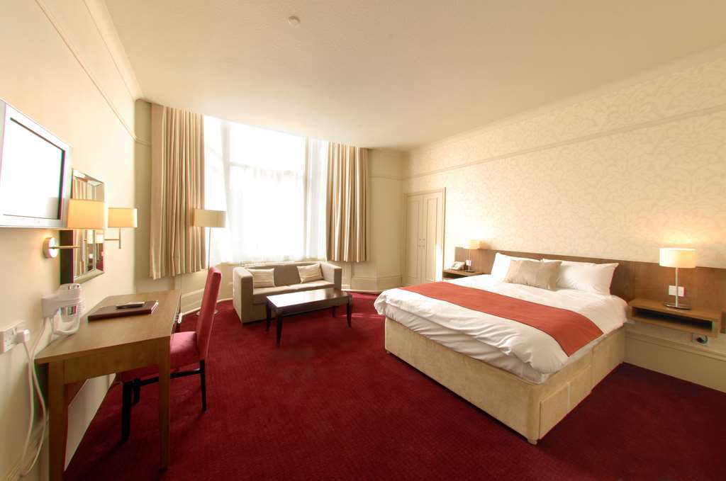 The Crown Hotel Harrogate Room photo