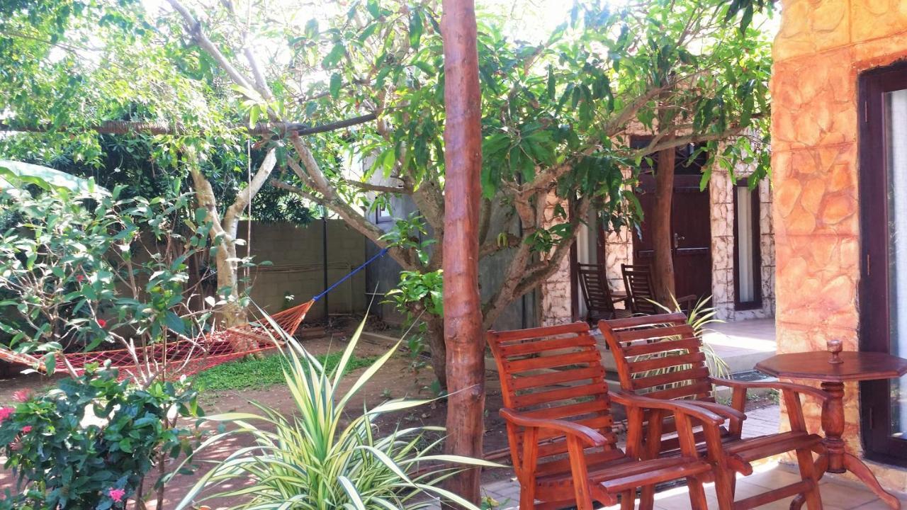 Maple Leaf Hotel Negombo Exterior photo