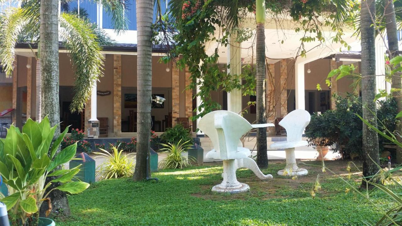 Maple Leaf Hotel Negombo Exterior photo