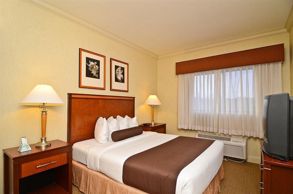 Best Western Plus All Suites Inn Santa Cruz Room photo