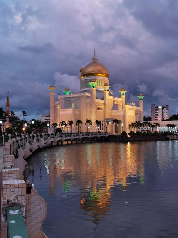 Legallery Suites Hotel Bandar Seri Begawan Exterior photo