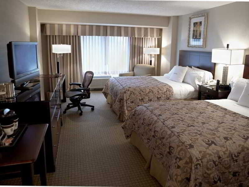 Doubletree By Hilton Charlotte Airport Hotel Room photo