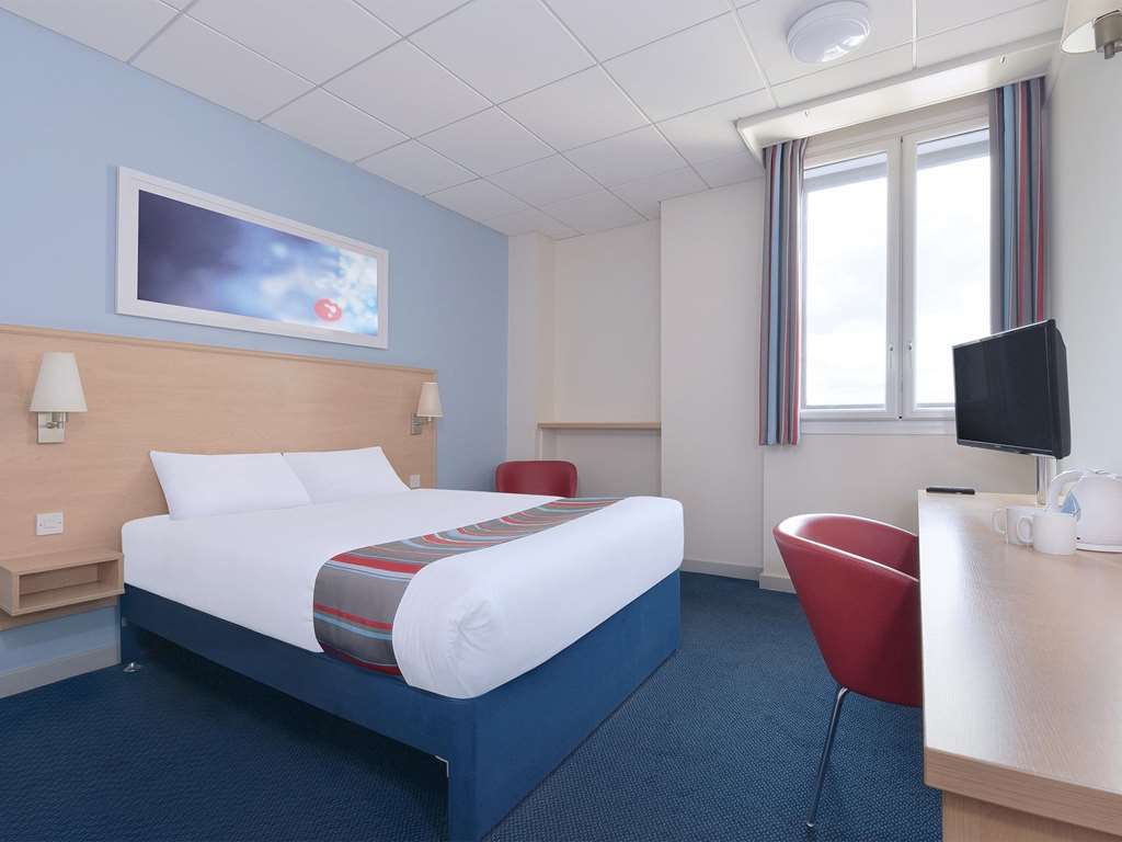 Travelodge Portsmouth Hotel Room photo