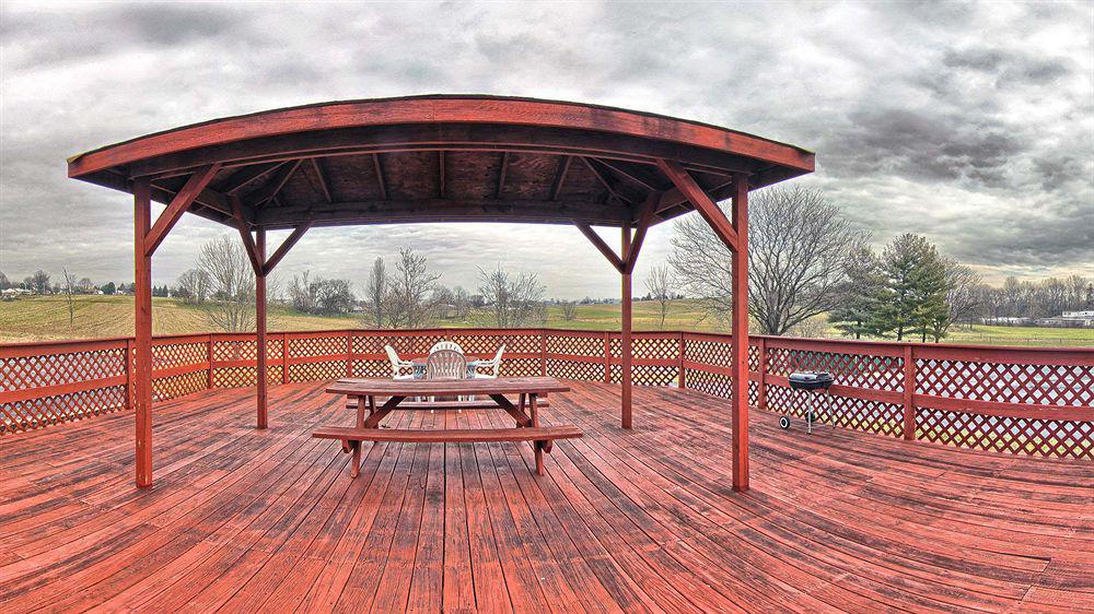 Econo Lodge Amish Country Lancaster Exterior photo