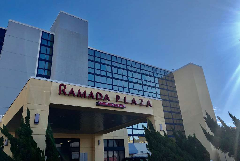 Ramada Plaza By Wyndham Virginia Beach Oceanfront Exterior photo