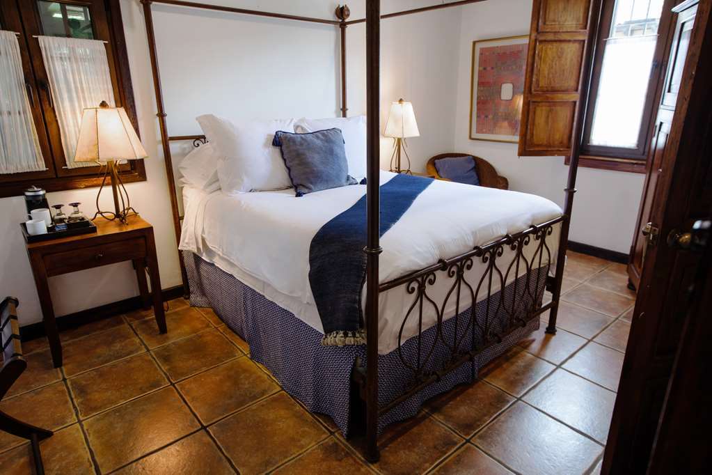 Casa Encantada By Porta Hotels Antigua Room photo