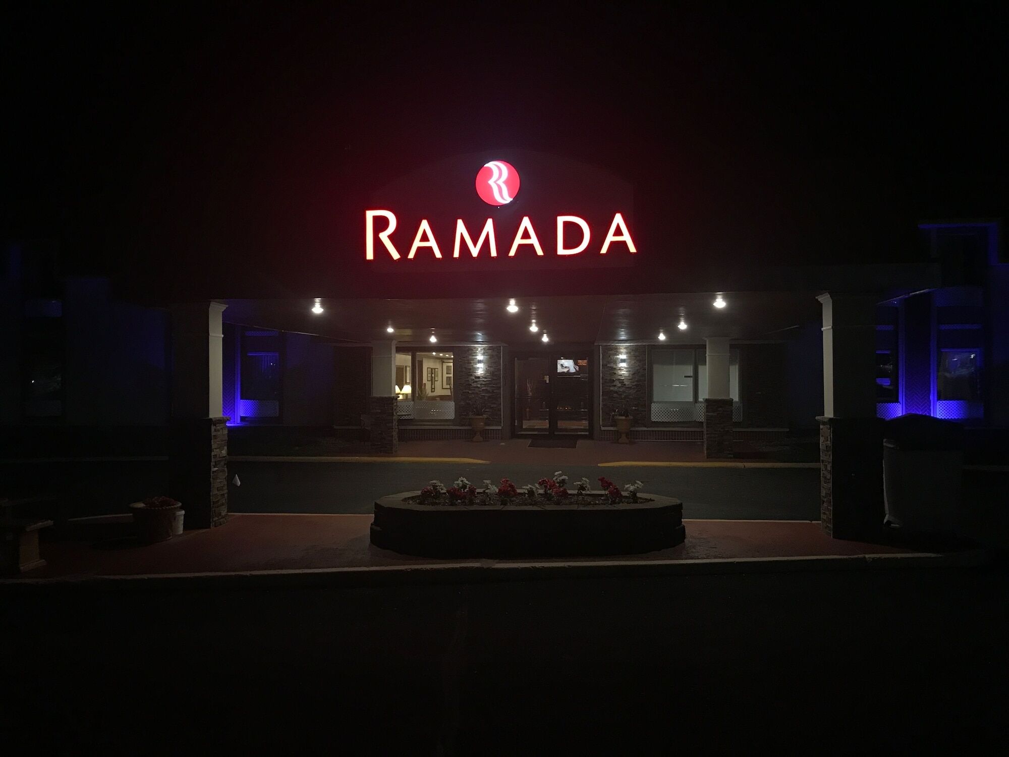 Ramada By Wyndham Albert Lea Exterior photo
