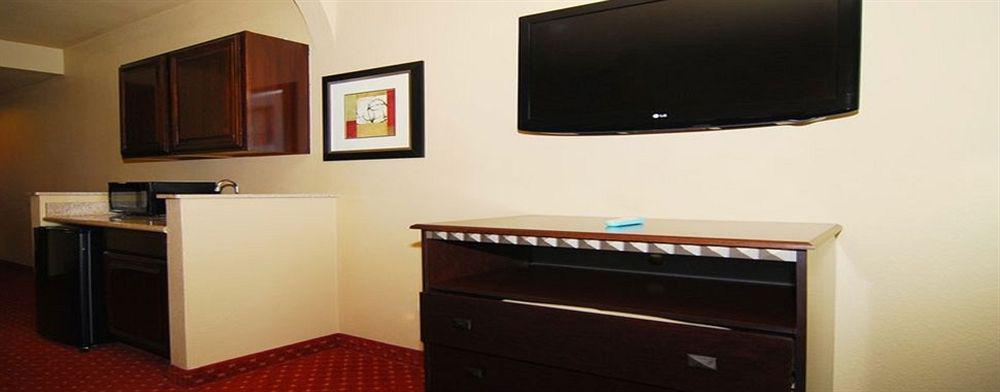 Quality Inn & Suites Buda Room photo