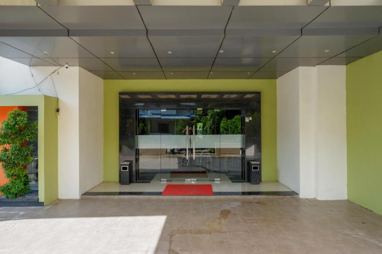 Reddoorz Plus Near Hotel Benua Kendari Exterior photo