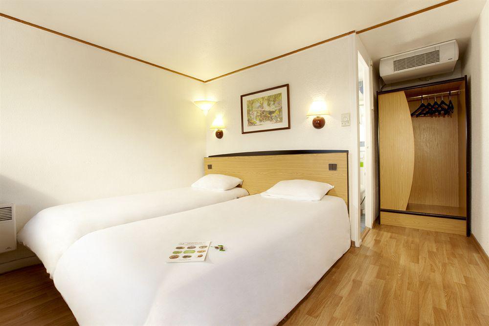 Campanile Pontarlier Hotel Room photo